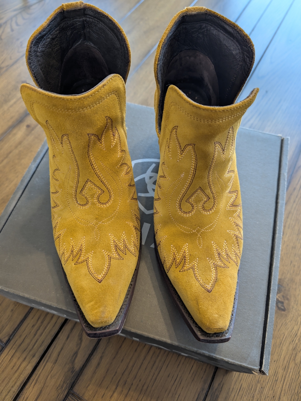 Ariat Dixon Gilded Suede Western Ankle Boots Women’s 9.5 B Mustard